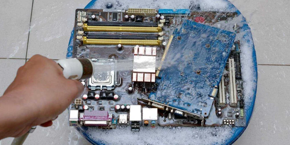Buying a Second-hand Computer: Risks and Precautions
